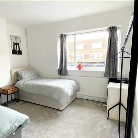 4 Bedroom Property Close To The Harry Potter Studio And Watford Junction Eksteriør bilde